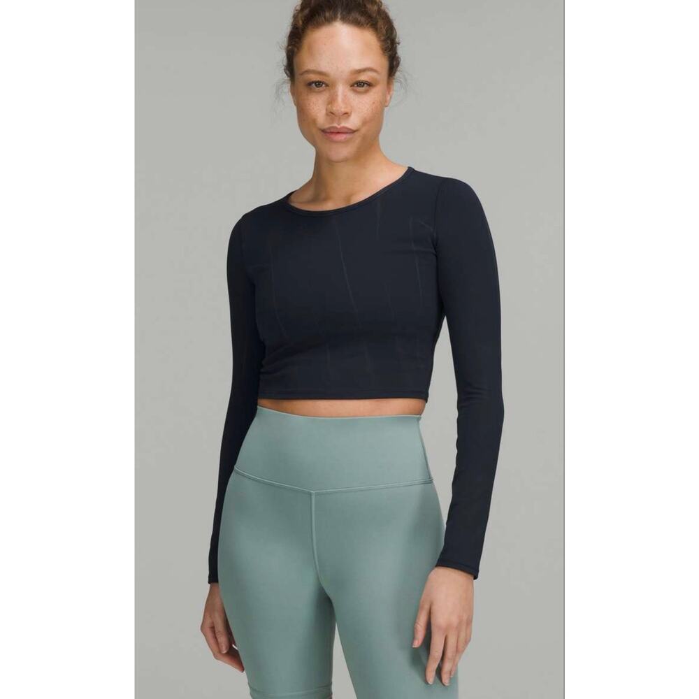 Lululemon Woman’s Wunder Train Cropped Long Sleeve Shirt Navy Size 6